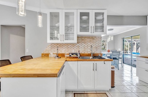 Port Charlotte House | TROPICAL FAMILY OASIS ON CANAL-PET FRIENDLY