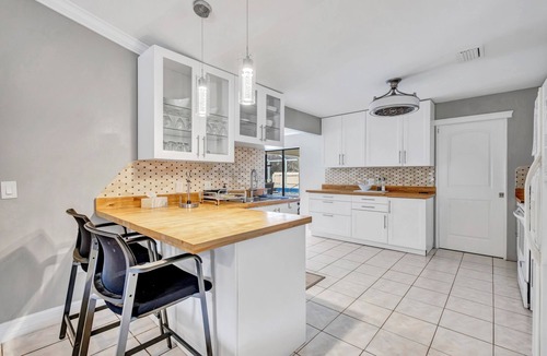 Port Charlotte House | TROPICAL FAMILY OASIS ON CANAL-PET FRIENDLY