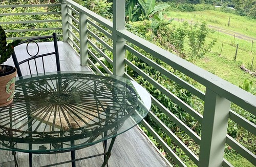 Kealakekua House | Tropical Fruit Farm Retreat