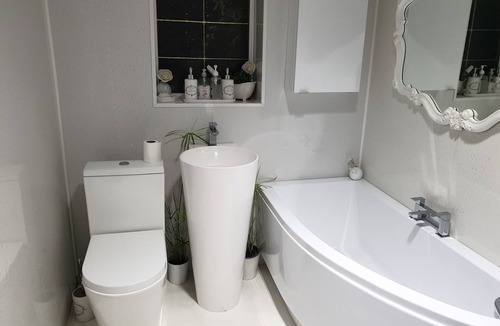 Stonnall House | Tropical Garden Oasis