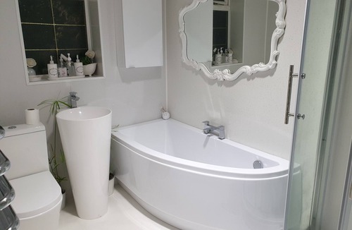 Stonnall House | Tropical Garden Oasis