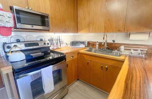 Downtown Honolulu Condo | Tropical Garden Tranquility HNL