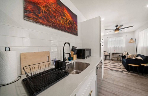 Hilo House | Tropical Haven, Near Botanical Delights