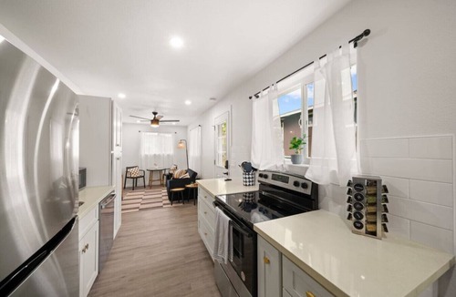 Hilo House | Tropical Haven, Near Botanical Delights