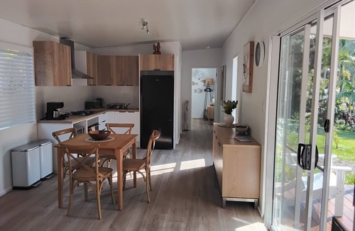 Smiths Lake Cottage | Tropical Hideaway Cottage