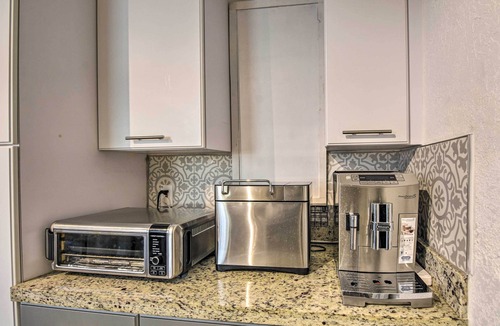 Oakland Park House | Tropical Home w/Outdoor Oasis: 2 Mi to Beach