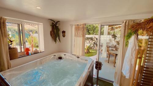 Maraussan House | Tropical Lodge SPA Narbonne
