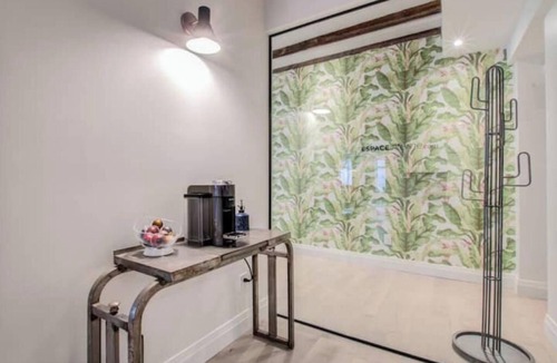 Cite Multimedia Apartment | Tropical Loft in old Montreal