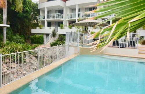 North Ward Apartment | Tropical Luxe Apartment