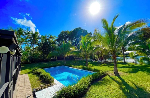 Palmetto Bay House | Tropical Miami Waterfront