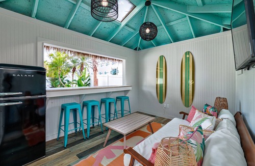 Jacksonville Beach House | Tropical Modern | Pool, Walk to Beach, 2 En Suites