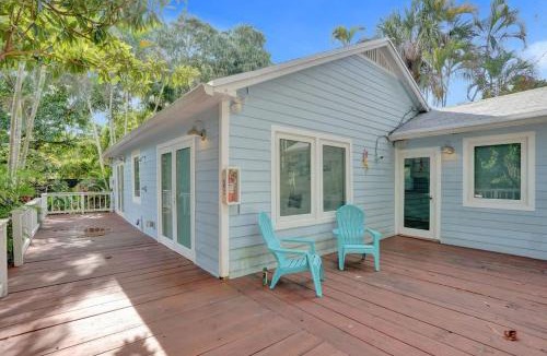 Sailboat Bend House | Tropical Oasis 2BR House w Pool