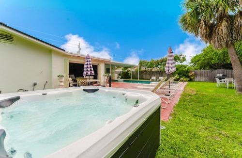 Deerfield Beach Villa | Tropical Oasis 3BR - Pool, Hot Tub & Large Yard