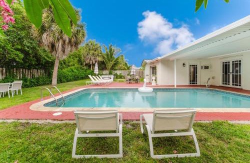 Deerfield Beach Villa | Tropical Oasis 3BR - Pool, Hot Tub & Large Yard