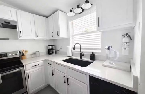 Gillespie Park House | Tropical Oasis in Downtown Sarasota