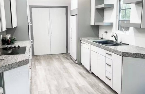 Parkland Apartment | Tropical Oasis in The highly sought after Parkland FL 13 miles from the BEACH
