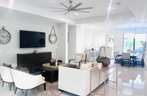 Central Naples Apartment | Tropical Oasis