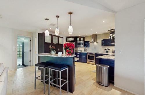 Trailer Estates House | Tropical Oasis