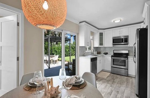 North Corals House | Tropical Oasis With Private Pool Jacuzzi