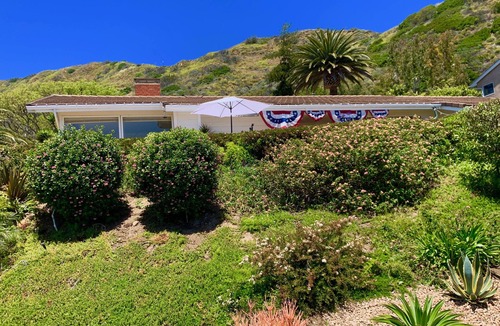 Eastern Malibu House | Tropical oceanview Malibu luxury retreat heated salt pool, spa, firepit, beaches
