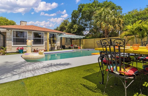 Parrot Cove House | Tropical Paradise w/Private Pool!