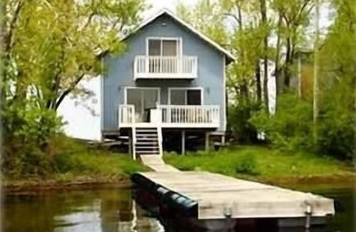 Wolcott Cottage | Tropical Paradise in NY Palm Trees,
