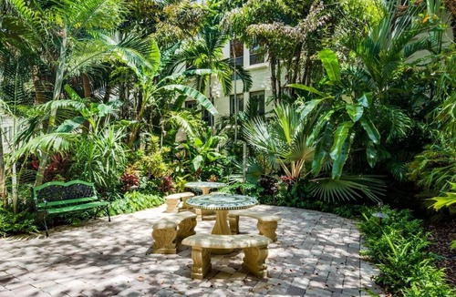 Palm Beach Condo | Tropical Penthouse 5 Suite
