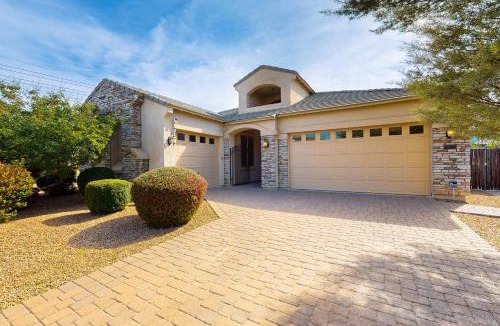Chandler House | Tropical Poolside Paradise