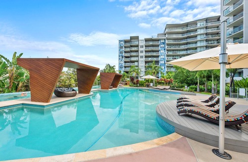 West End Apartment | Tropical Resort ~ 2 Bed/2 Bath/1 Car ~ West End
