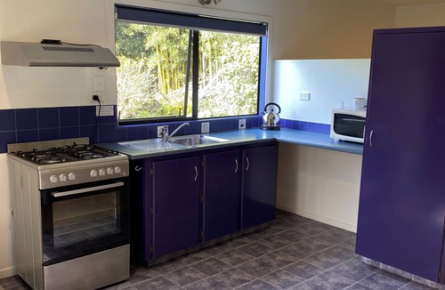 Pukenui Cottage | .Tropical Retreat.