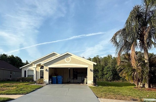 Meadow Pointe House | Tropical Retreat with Wildlife Lakeview- Pool Table, Gas Oven & Fire Pit