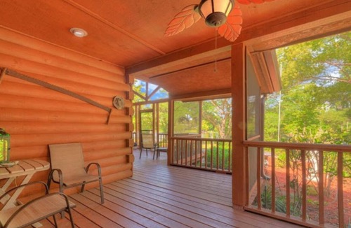Lake Helen Apartment | Tropical Room at Cabin on the Lake