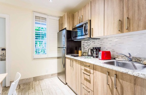 Pompano Beach Condo | Tropical Studio - Garden, Pool & Beach Access