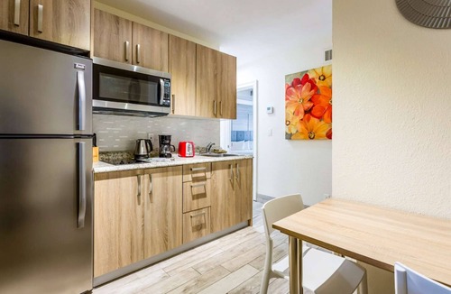 Pompano Beach Condo | Tropical Studio - Garden, Pool & Beach Access