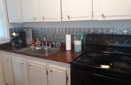 New Port Richey House | Tropical Tiny House