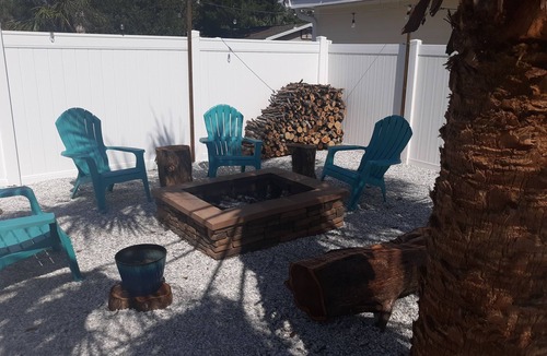 New Port Richey House | Tropical Tiny House