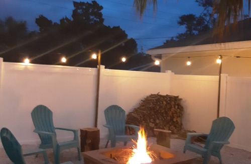 New Port Richey House | Tropical Tiny House