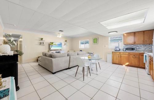 Fort Pierce Apartment | Tropical Tranquility In South Hutchinson Beach