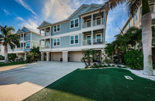 Redington Beach House | Tropical Treasure Beach Villa