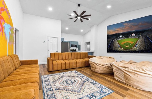 Bradenton House | Tropical Vibe 6BR Sleeps 21 Heated Pool Hot Tub