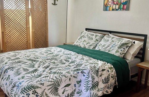 Grants Pass House | Tropical Vibes in the Pines