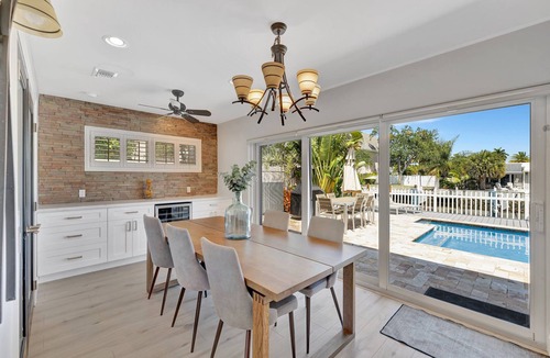 Wilton Manors Villa | Tropical Waterfront Shared Pool 2bd 2ba Duplex