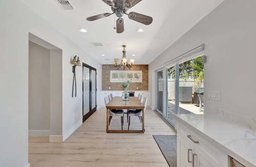 Wilton Manors Villa | Tropical Waterfront Shared Pool 2bd 2ba Duplex