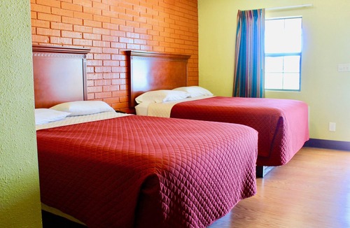 Bastrop Hotel | Tropicana Motel
