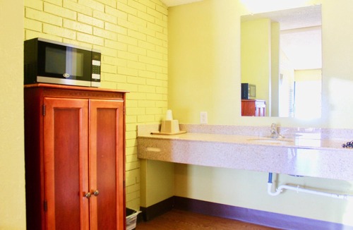 Bastrop Hotel | Tropicana Motel