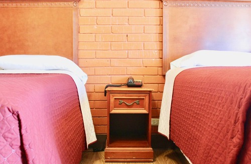 Bastrop Hotel | Tropicana Motel