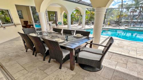 Cape Coral Villa | Tropicana - PoolSpa large south Terrace Boatlift
