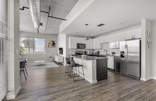 St. Petersburg Apartment | Tropicana Stadium 2 Bed In DWTWN With Free Parking