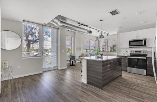 St. Petersburg Apartment | Tropicana Stadium 2 Bed In DWTWN With Free Parking