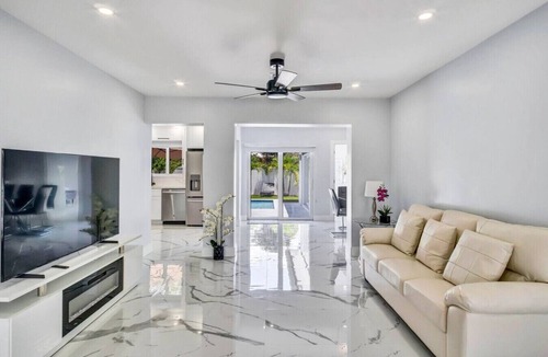North Andrews Gardens House | TropiCasa - new construction